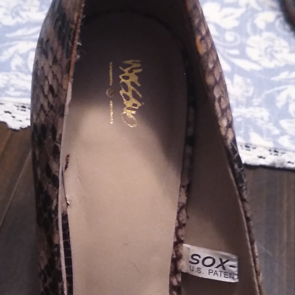 Heels - Picture 3 of 3